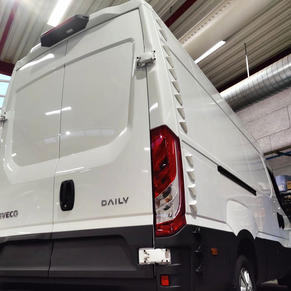 V Spoilers for high vans. (Kit of 50 pieces)